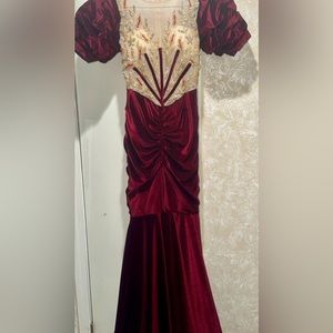 Beautful burgundy mermaid dress